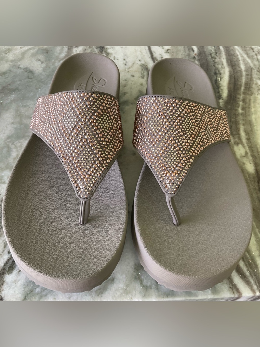 NWOTSkechers Taupe Glitter Rhinestone V-Strap Flip Flop Sandals - Picture 2 of 7